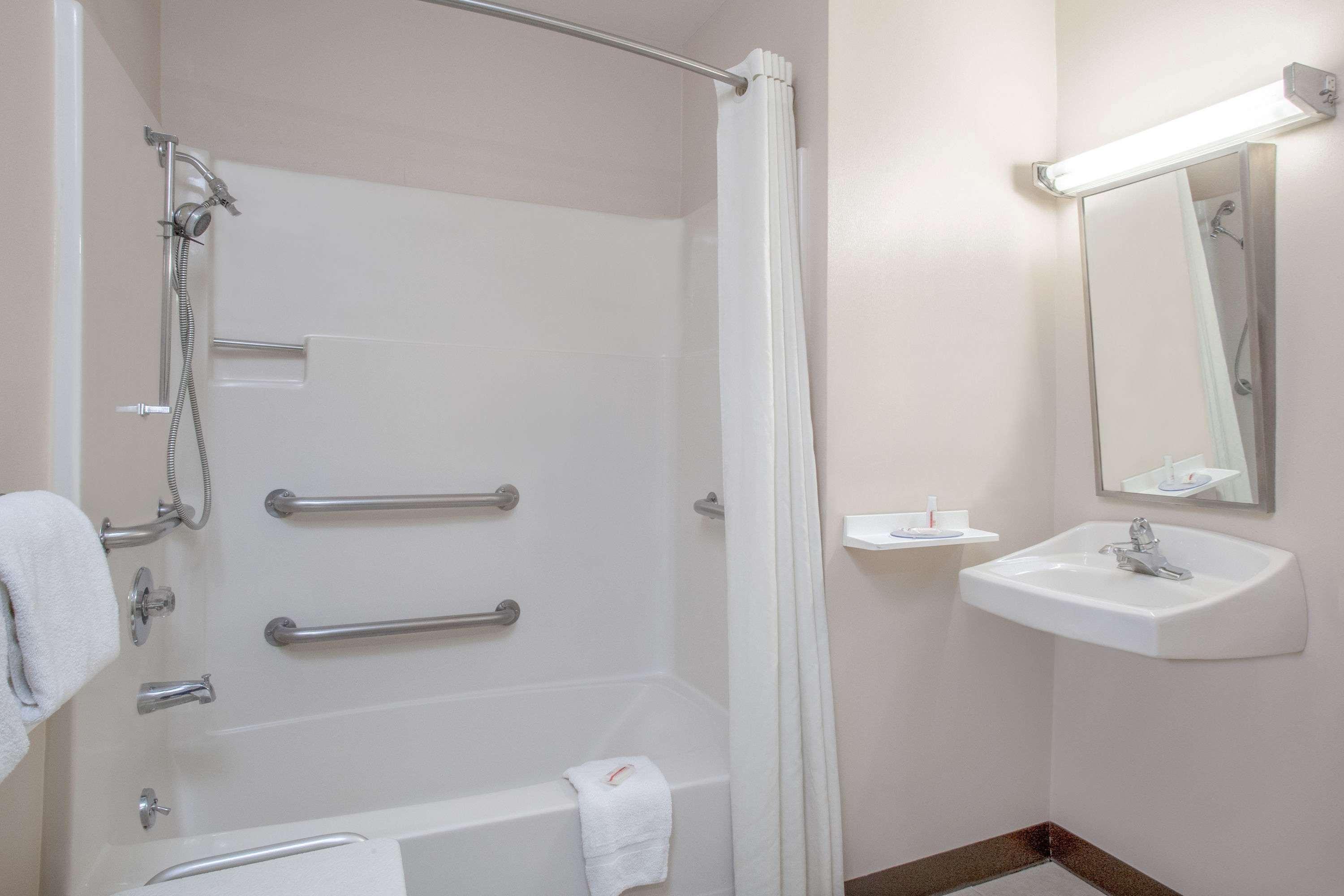 Motel Super 8 By Wyndham North 2*